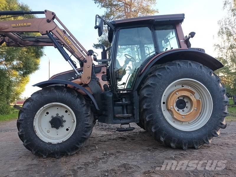 Valtra N 141 Traktoren