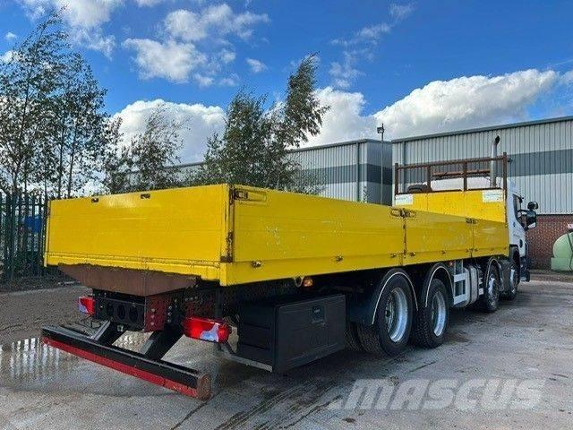 Scania P 320 Pritschenwagen/Pritschenwagen mit Seitenklappe