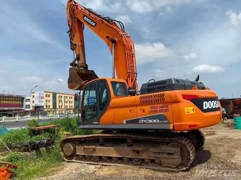 Doosan DX 300 Raupenbagger