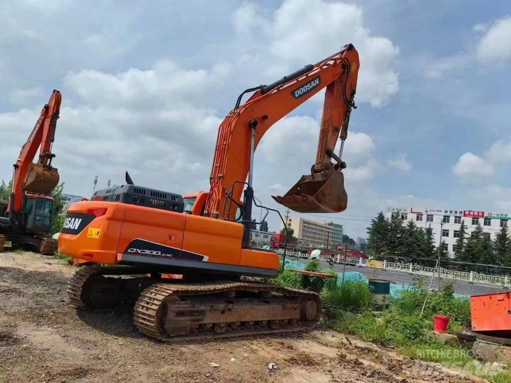 Doosan DX 300 Raupenbagger