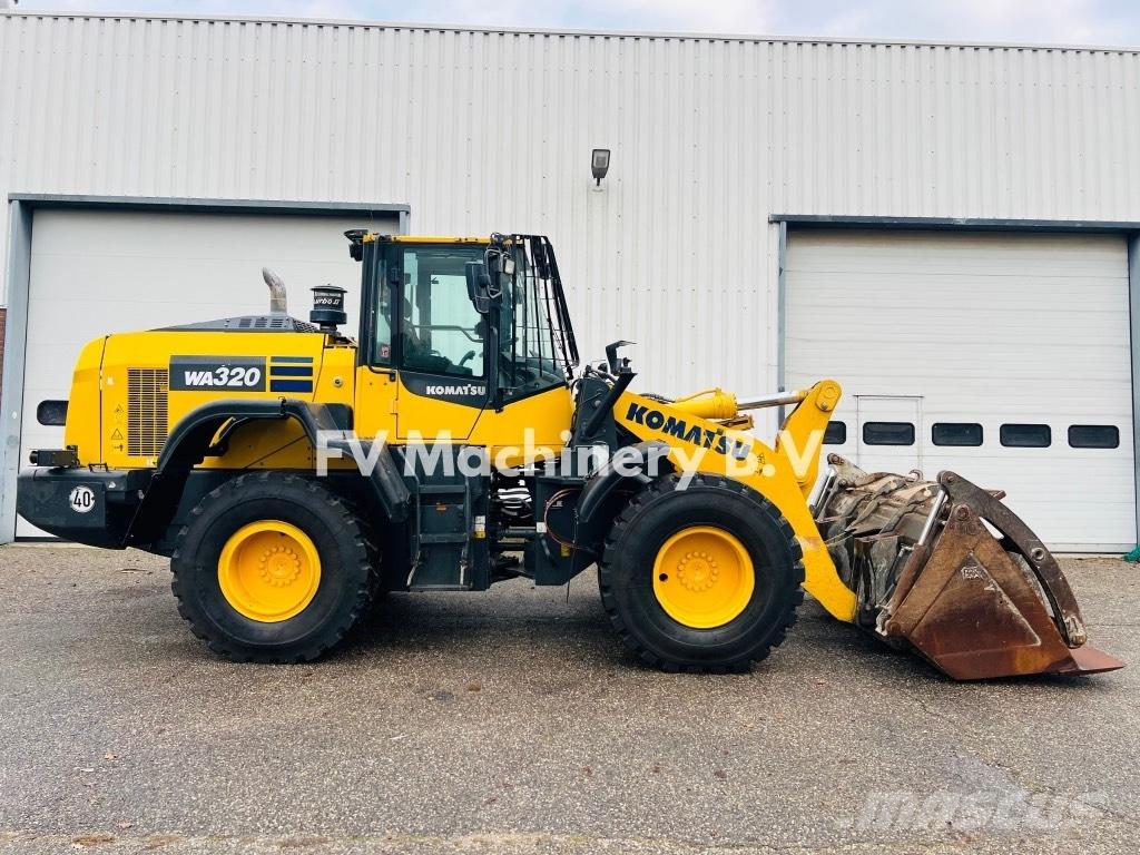 Komatsu WA320 Radlader