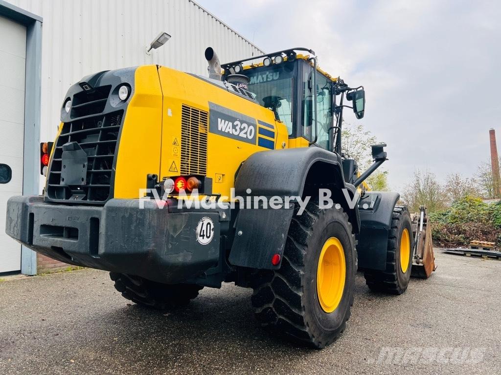 Komatsu WA320 Radlader