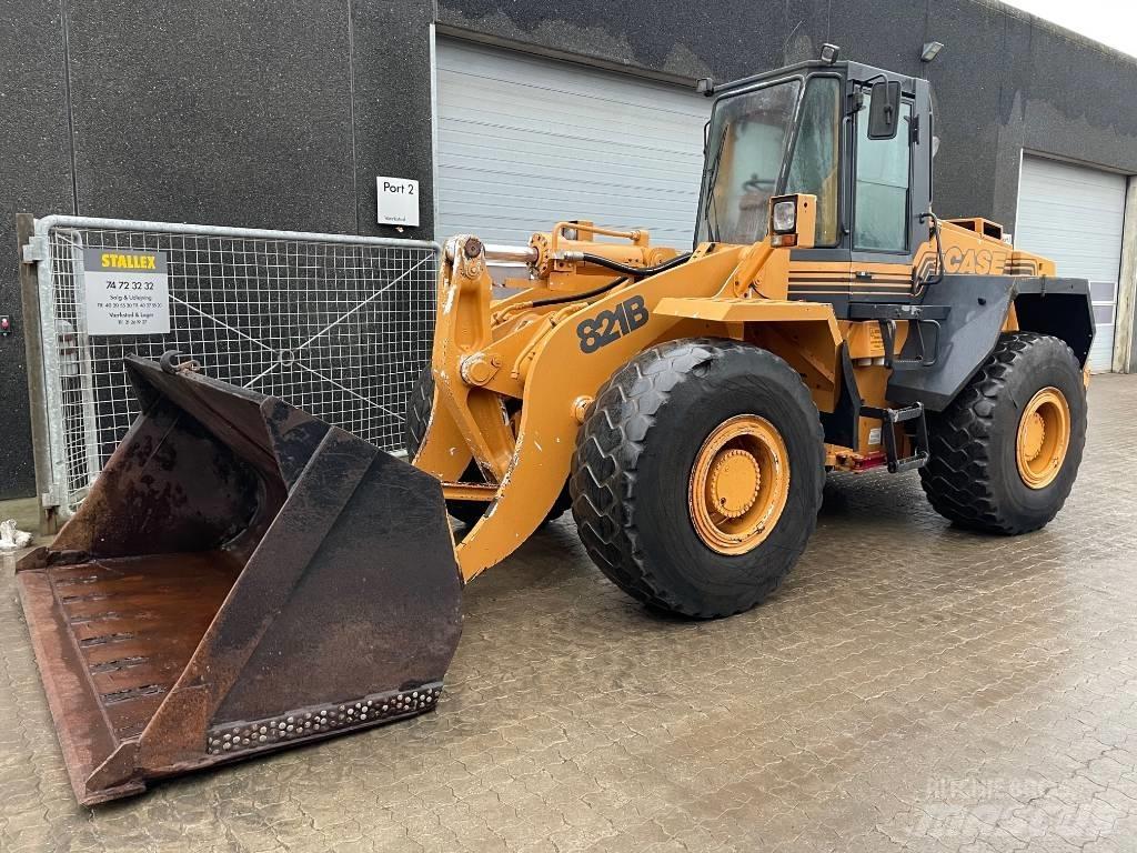 CASE 821B Radlader