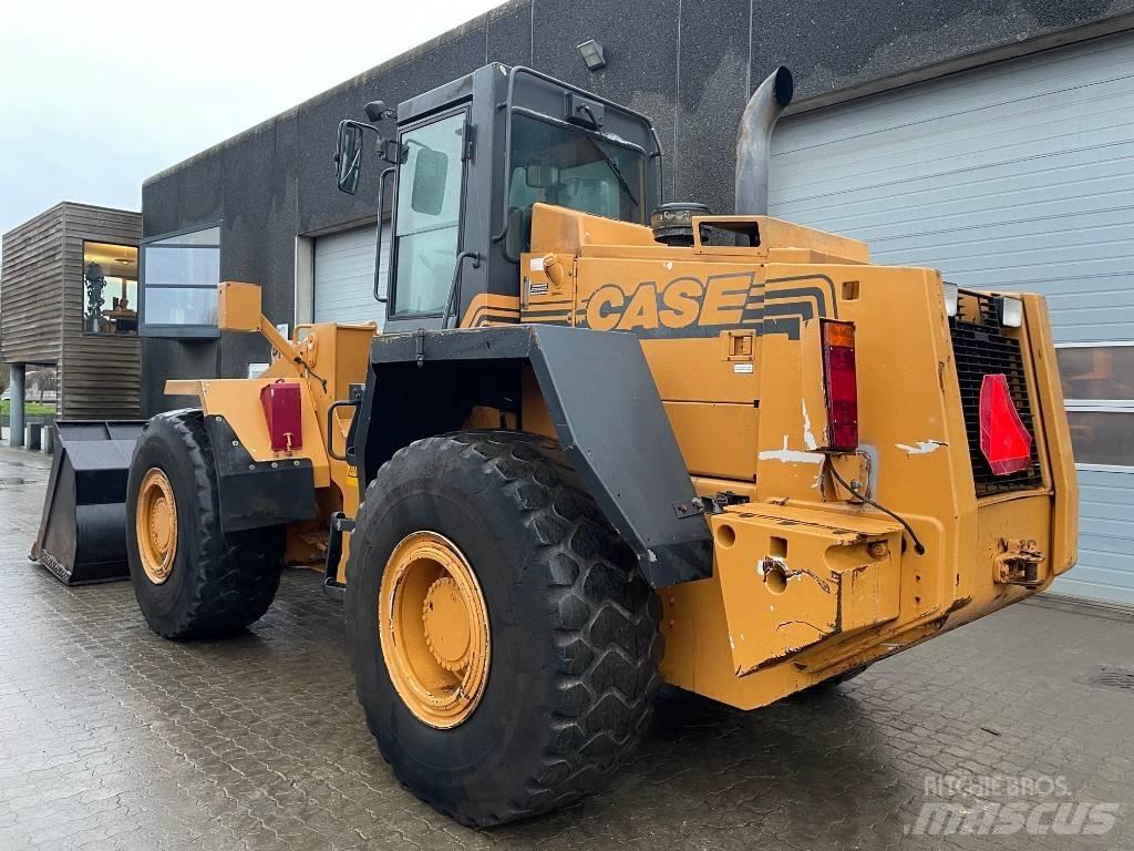 CASE 821B Radlader