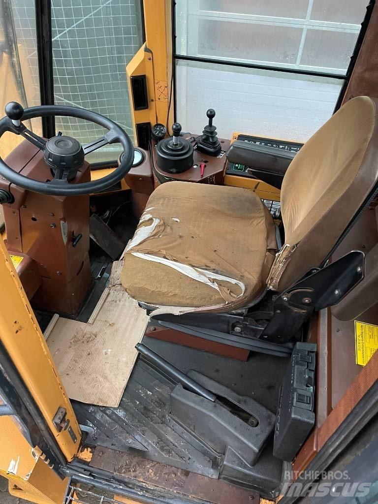 CASE 821B Radlader