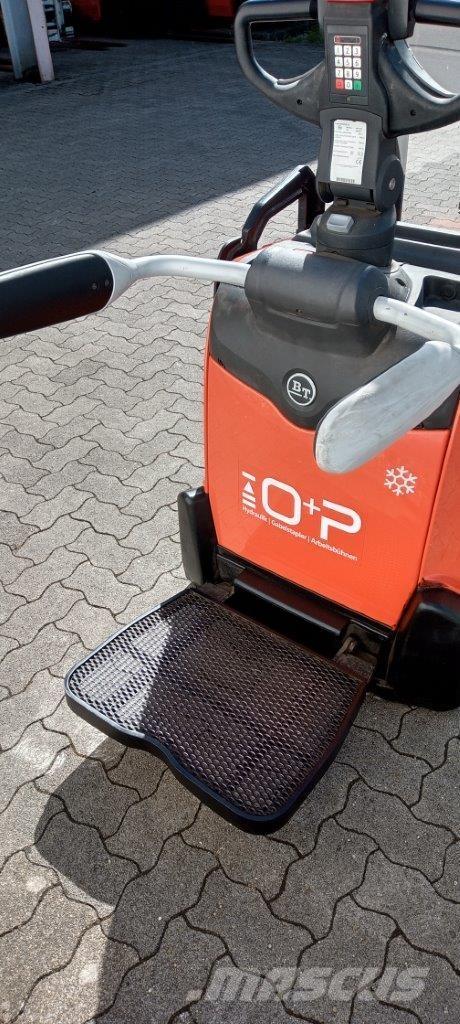 Toyota SPE140L Selbstfahrstapler