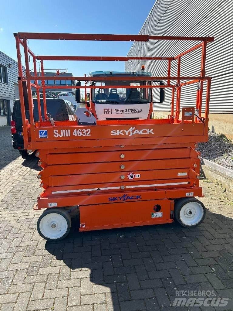SkyJack SJ III 4632 Scheren-Arbeitsbühnen