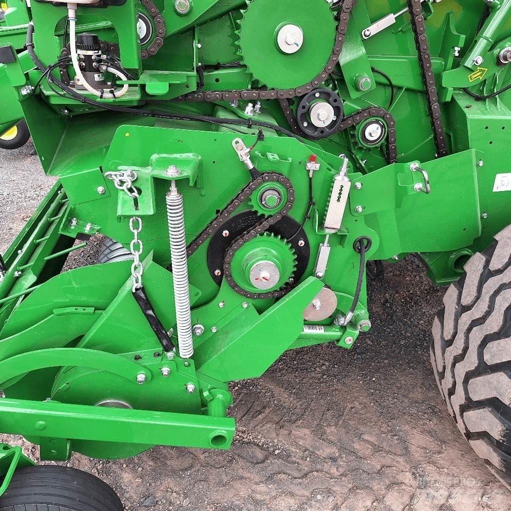 John Deere V461M Rundballenpressen