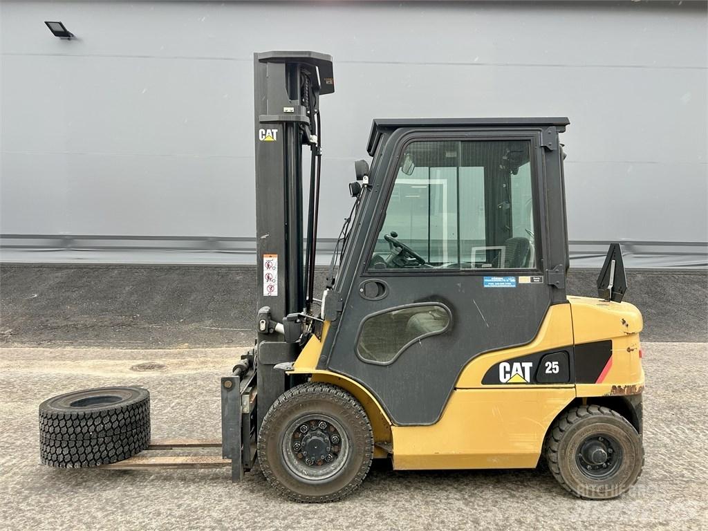 CAT DP 25 NT Dieselstapler