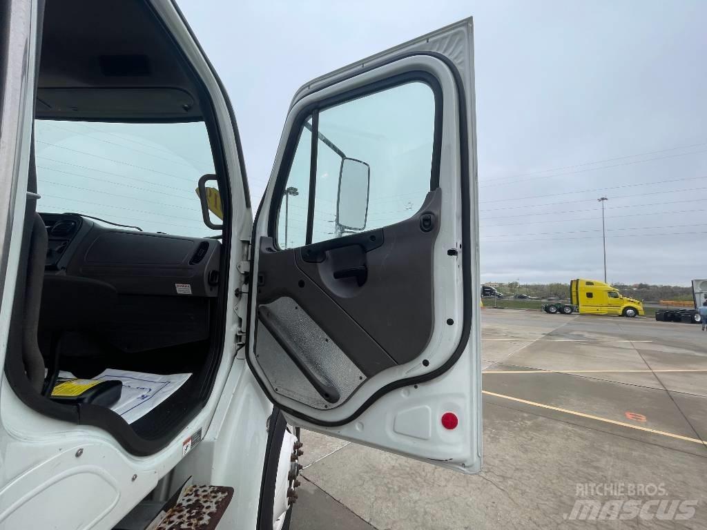 Freightliner M 106 Pritschenwagen/Pritschenwagen mit Seitenklappe