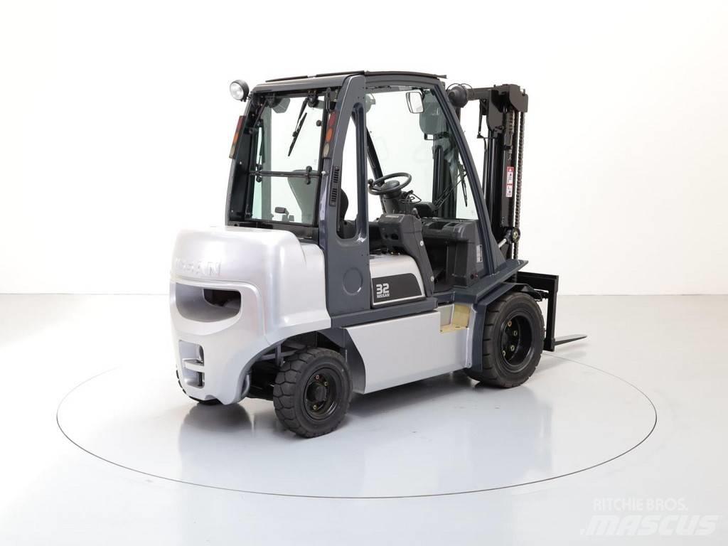 Nissan FD01A18Q Dieselstapler