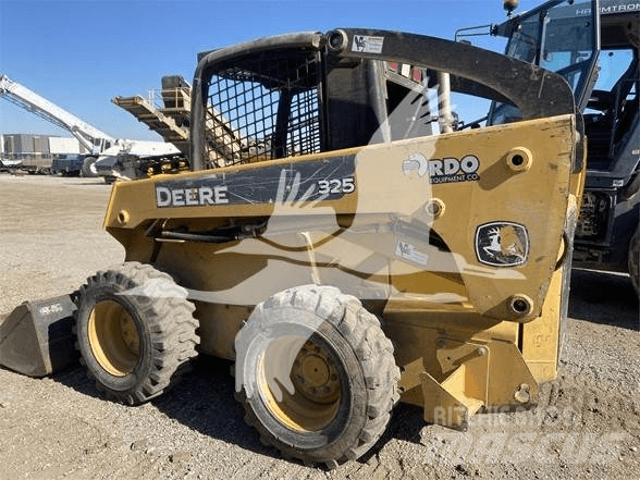 John Deere 325 Kompaktlader