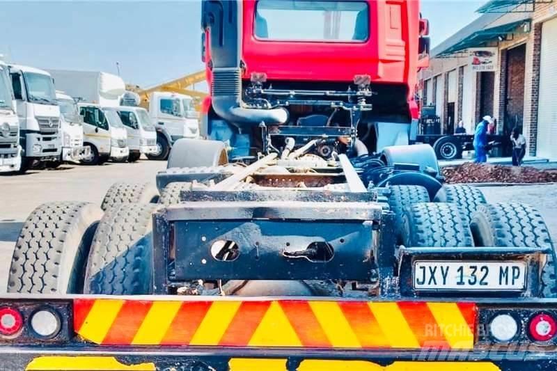 UD CGE 370 8x4 Andere Fahrzeuge