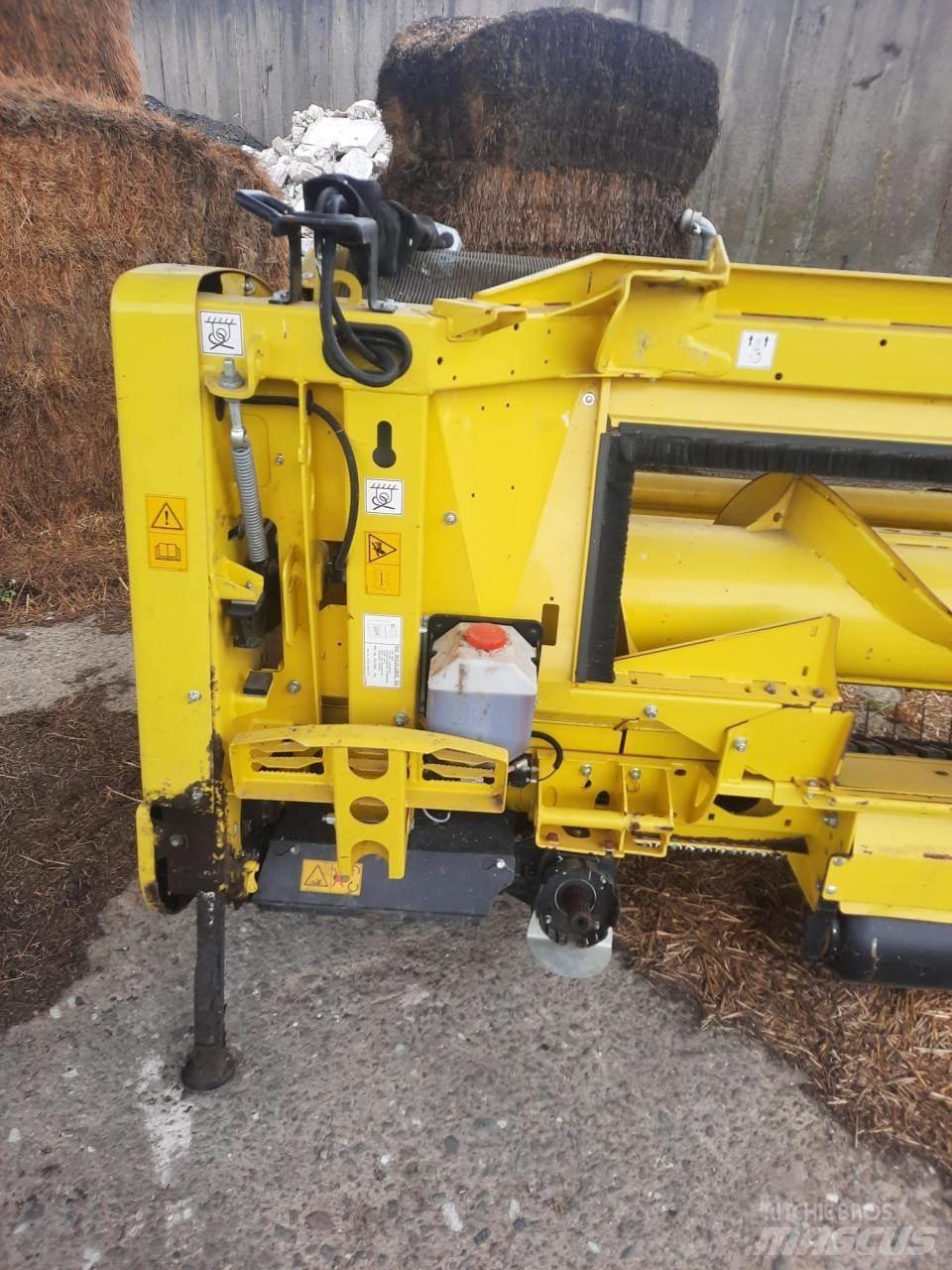 John Deere 8200 i Selbstfahrende Häcksler