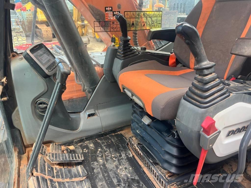 Doosan DX 140 LC Raupenbagger