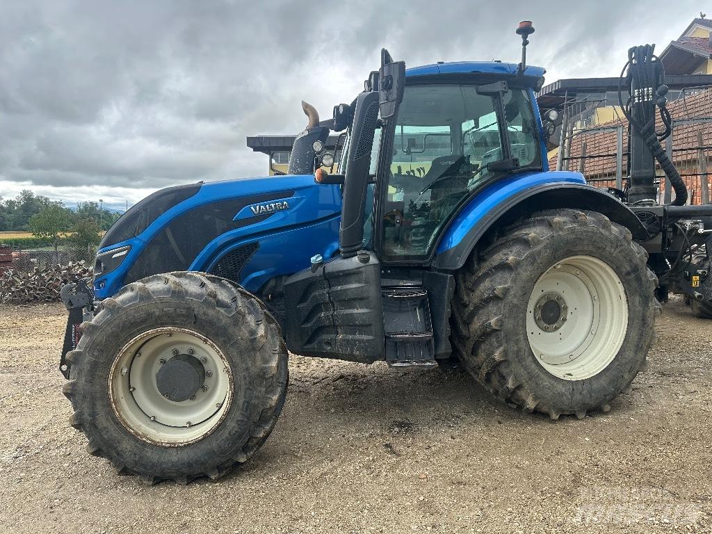 Valtra T 174 E Traktoren