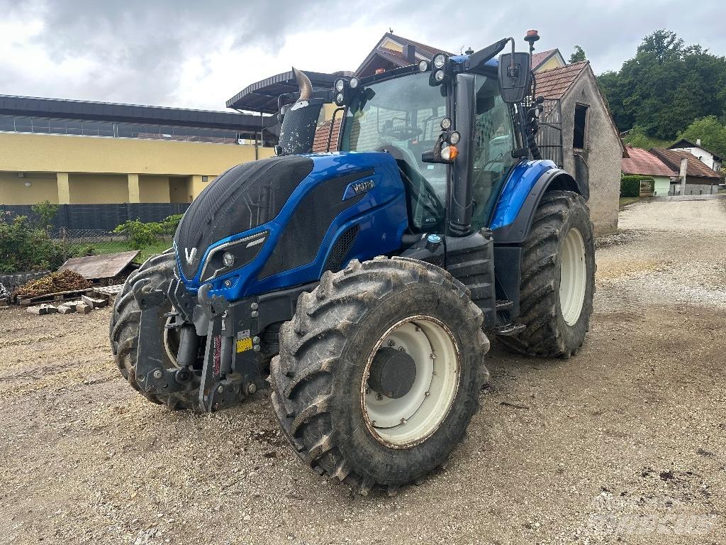 Valtra T 174 E Traktoren