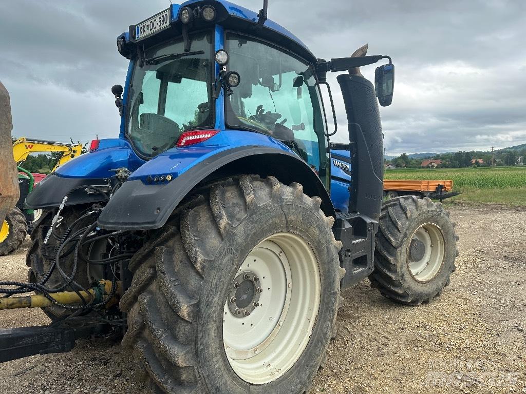 Valtra T 174 E Traktoren