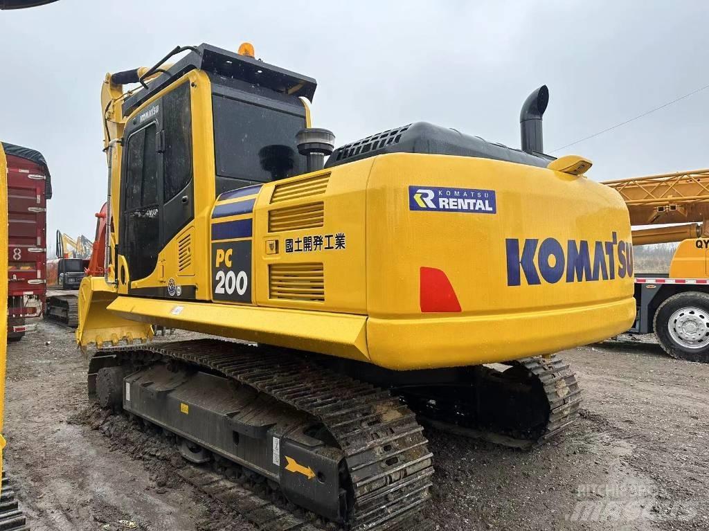 Komatsu PC 200-8 Midibagger  7t - 12t