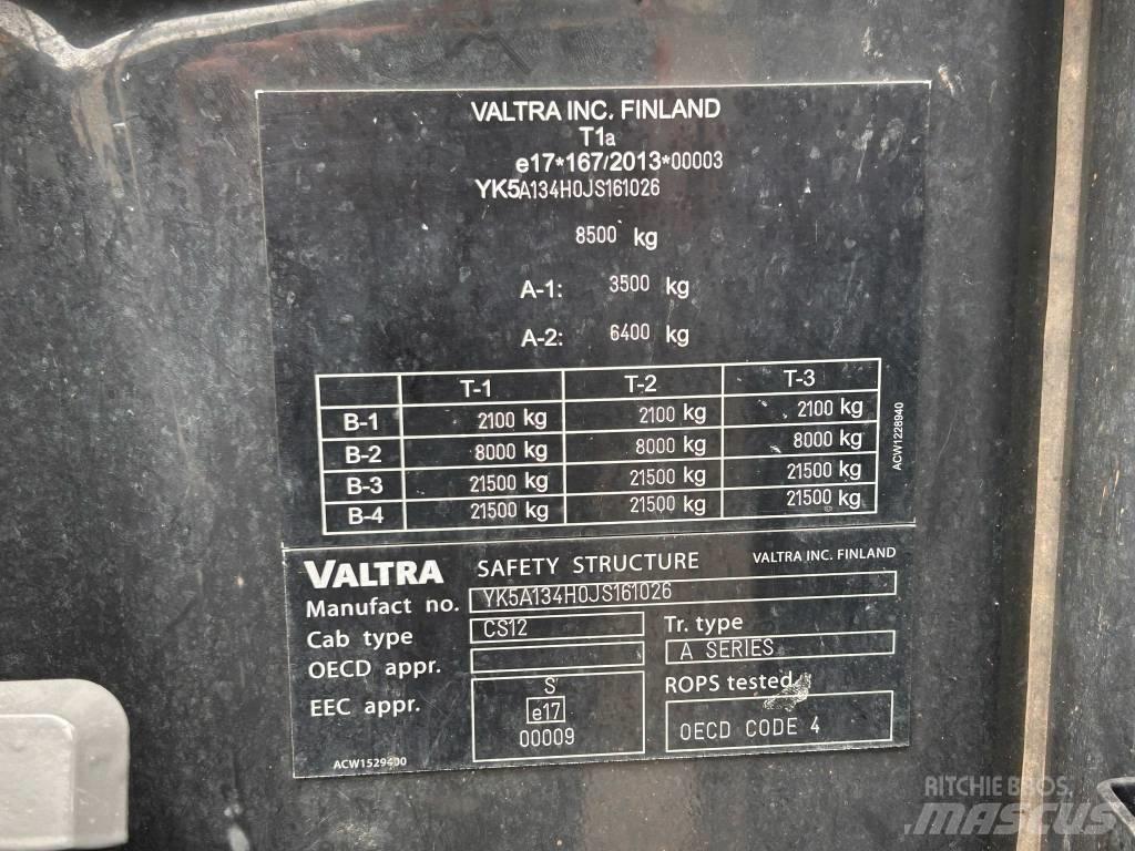 Valtra A 134 Traktoren