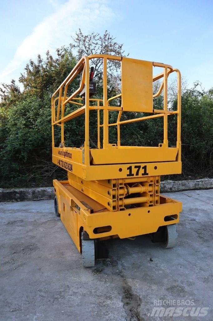Haulotte Compact 10 Scheren-Arbeitsbühnen