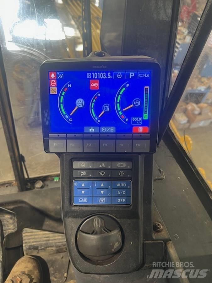 Komatsu PC210LL-10 Gelenkausleger Lader