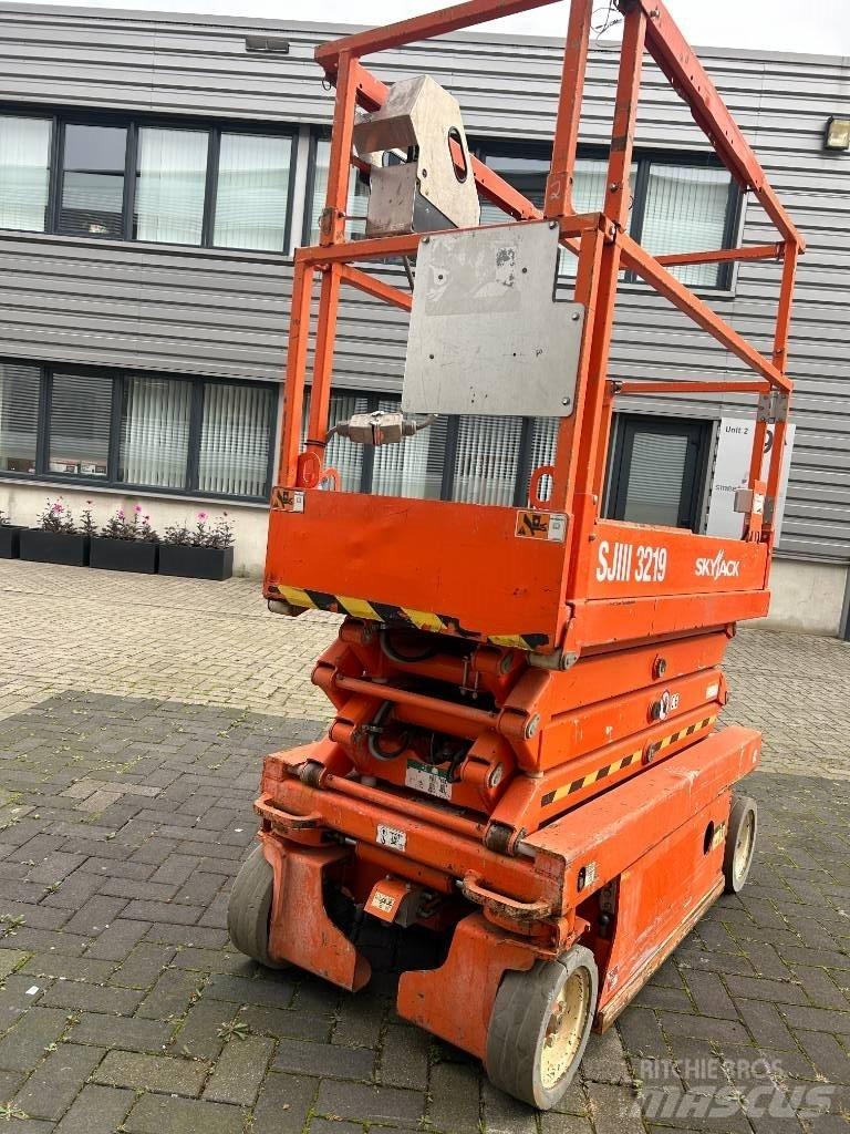 SkyJack SJ III 3219 Scheren-Arbeitsbühnen