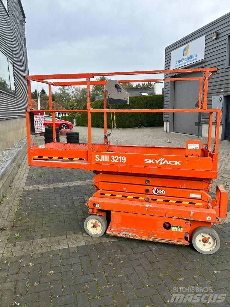 SkyJack SJ III 3219 Scheren-Arbeitsbühnen