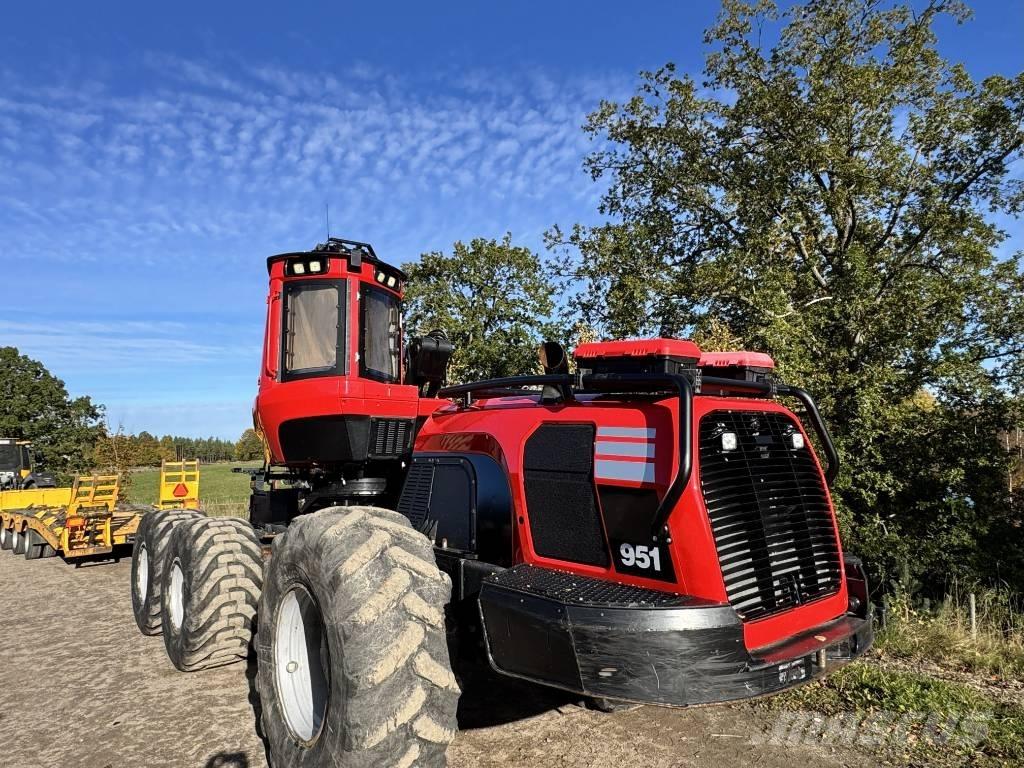 Komatsu 951 Harvester