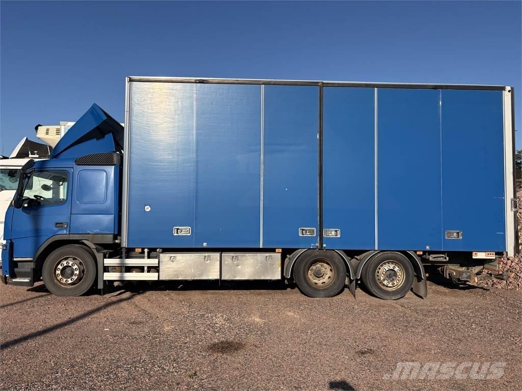 Volvo FM330 6x2 Kofferaufbau