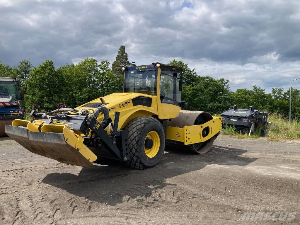 Bomag BW 213 DH-5 Erdbauwalzen
