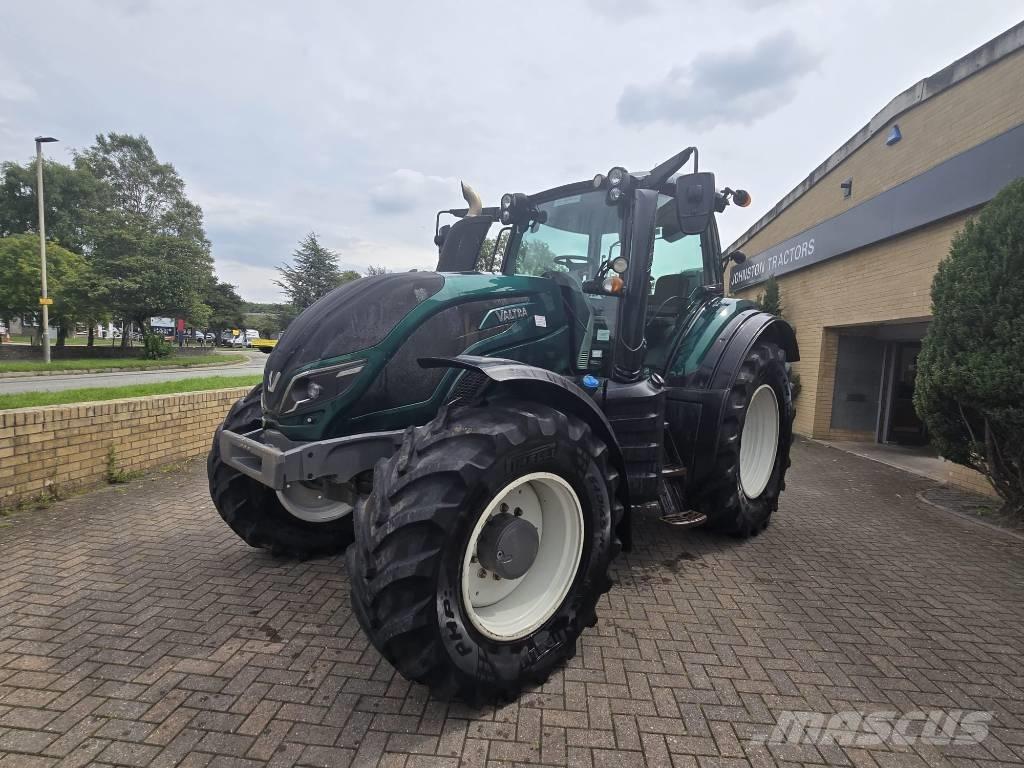 Valtra T 174 Traktoren