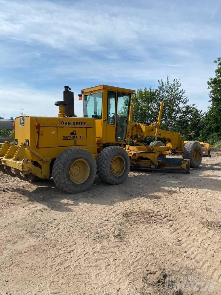 John Deere 770b Grader