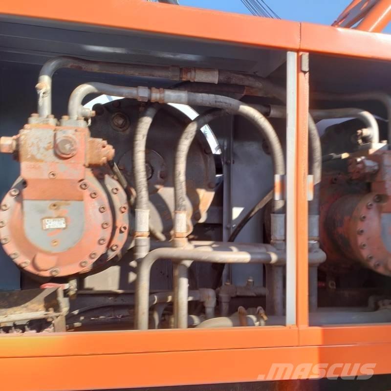 Hitachi KH 150 Raupenkrane