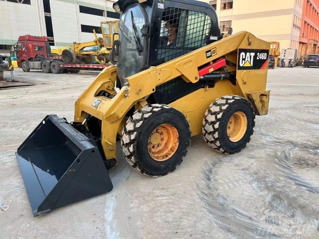 CAT 246 D Kompaktlader
