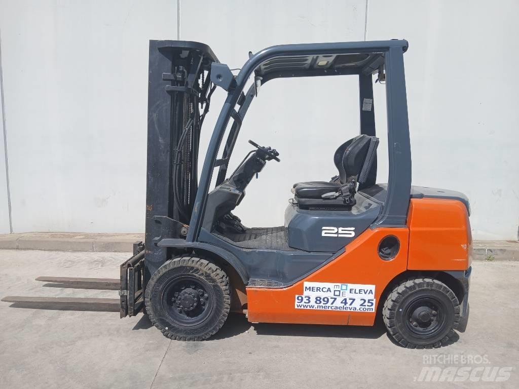 Toyota 02-8FDF25 Dieselstapler