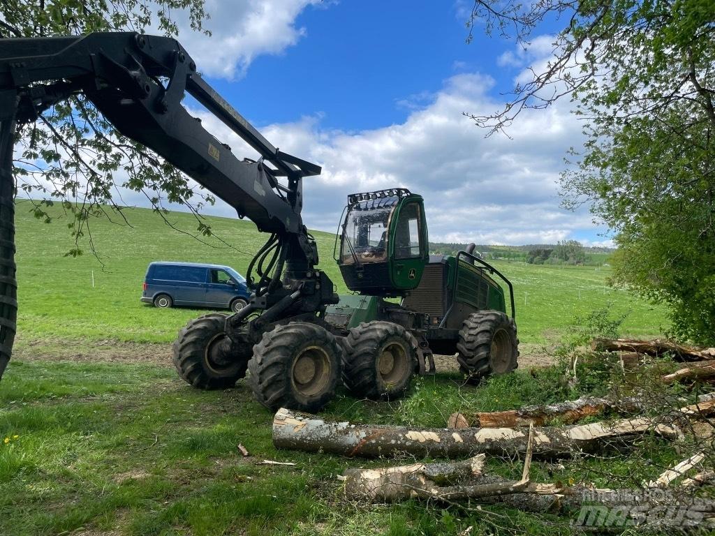 John Deere 1470 G Harvester