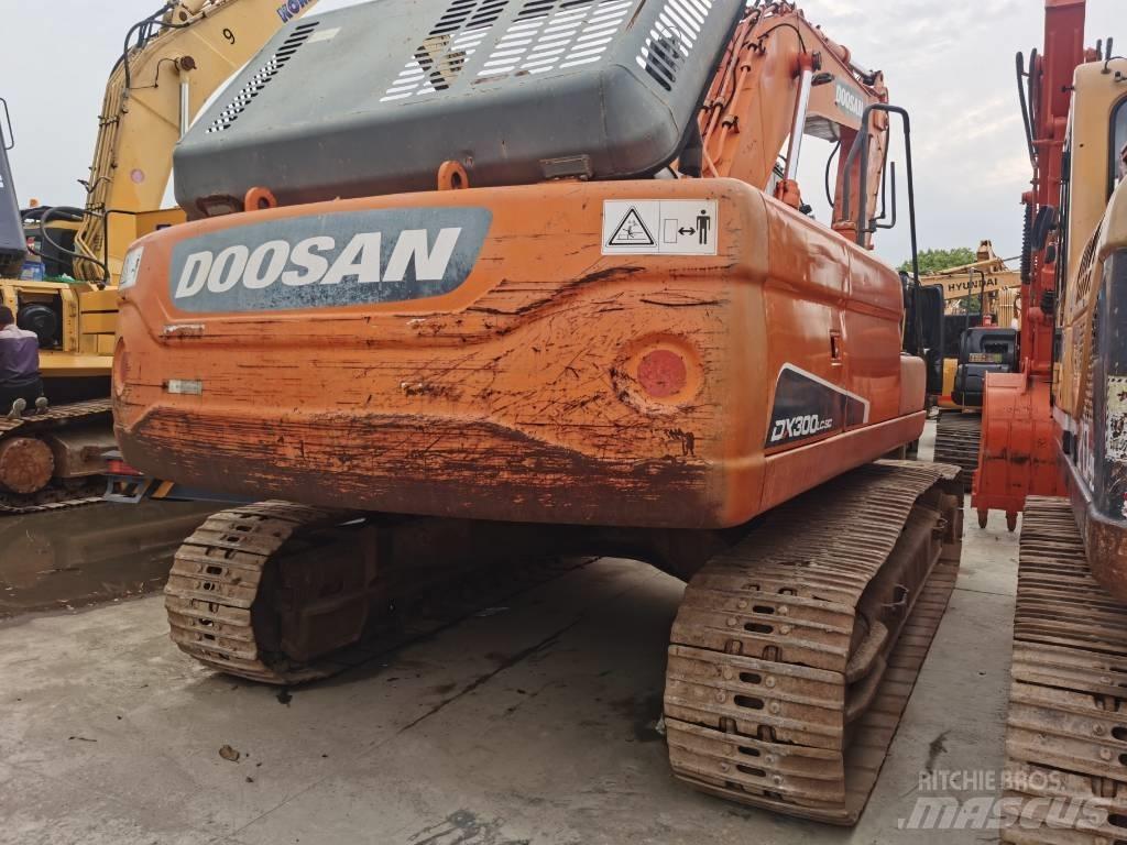 Doosan DX 300 LC Raupenbagger