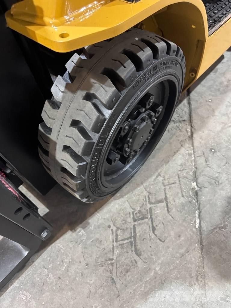 CAT FGC25N Andere Gabelstapler