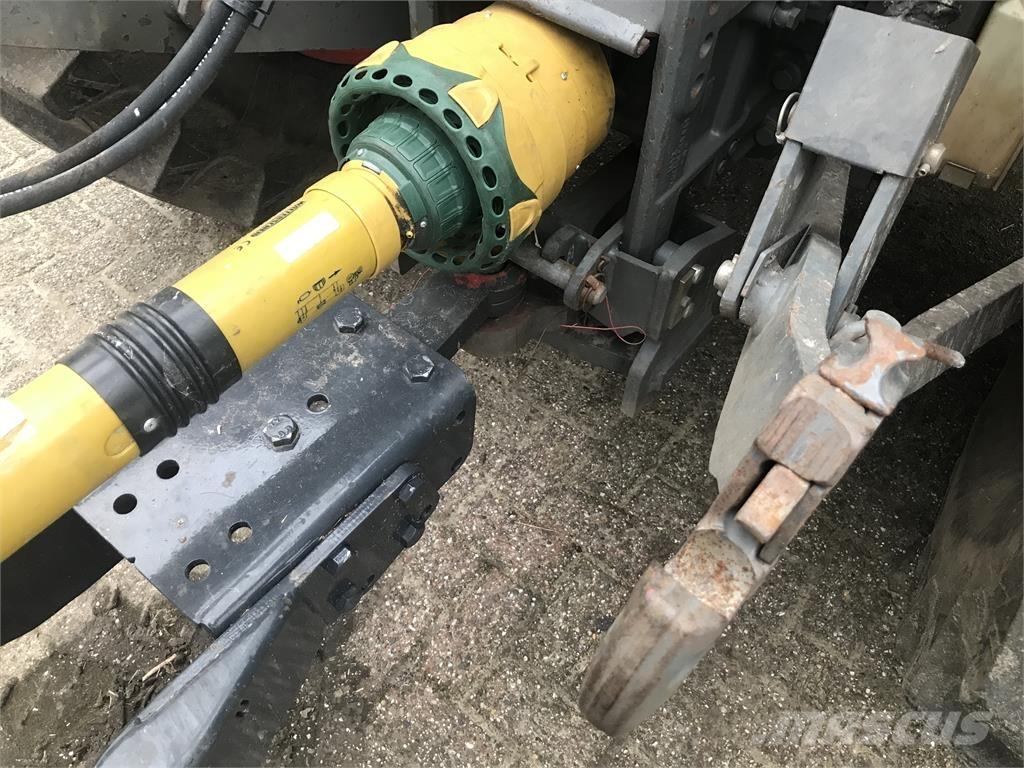 Fendt 411 Com2 Traktoren