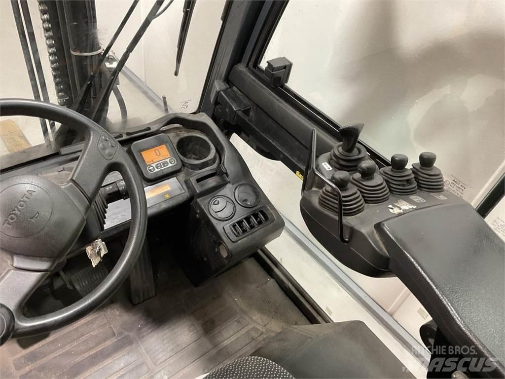 Toyota 02-8FGF30 Gasstapler