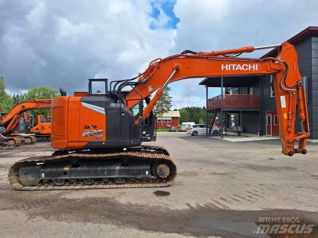 Hitachi ZX225USLC-7 Raupenbagger