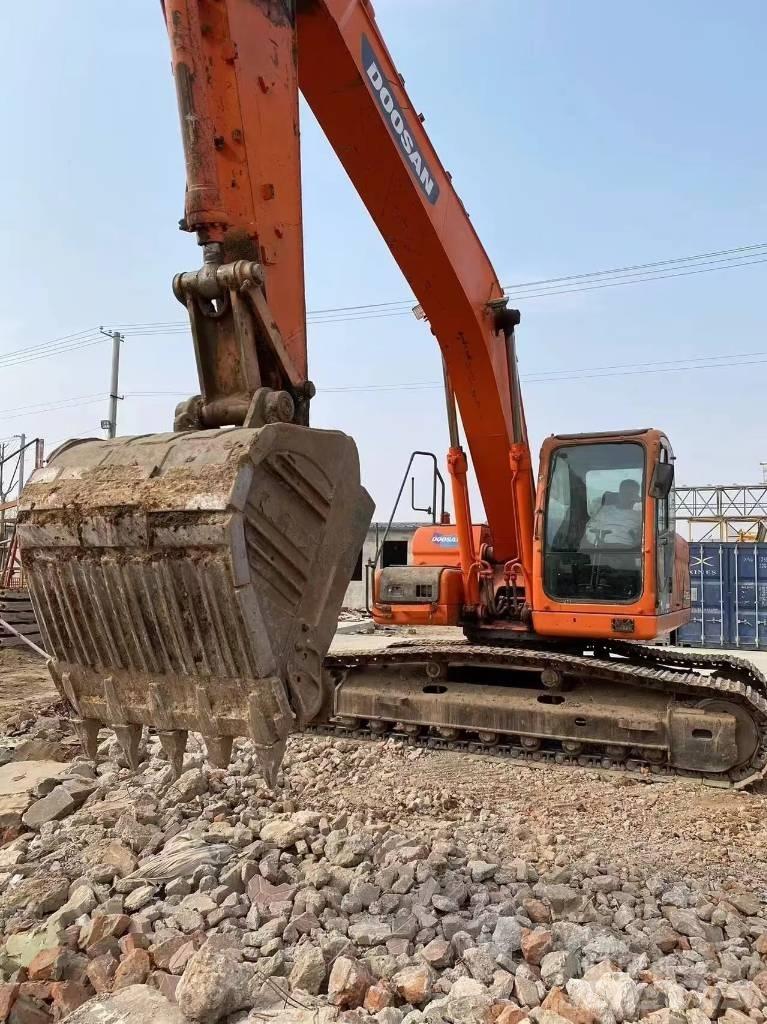 Doosan DX 225 LC Raupenbagger