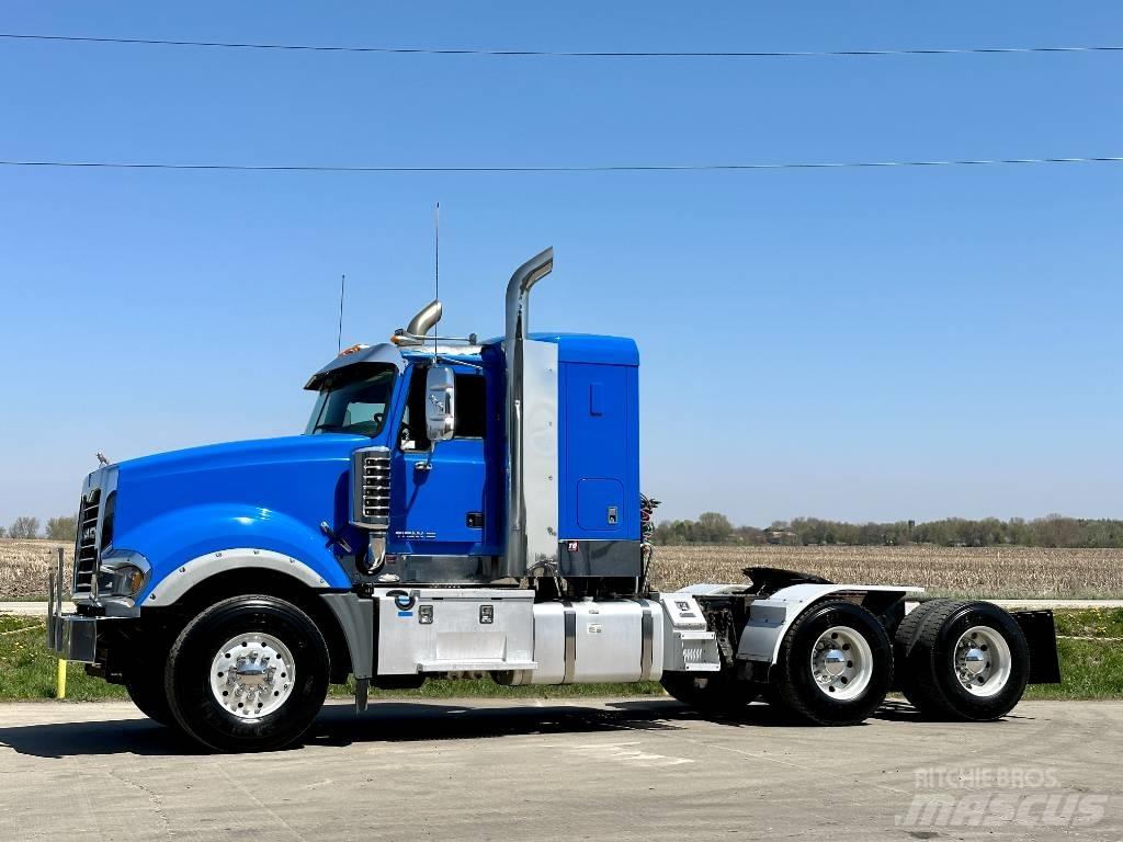 Mack Titan TD 713 Sattelzugmaschinen