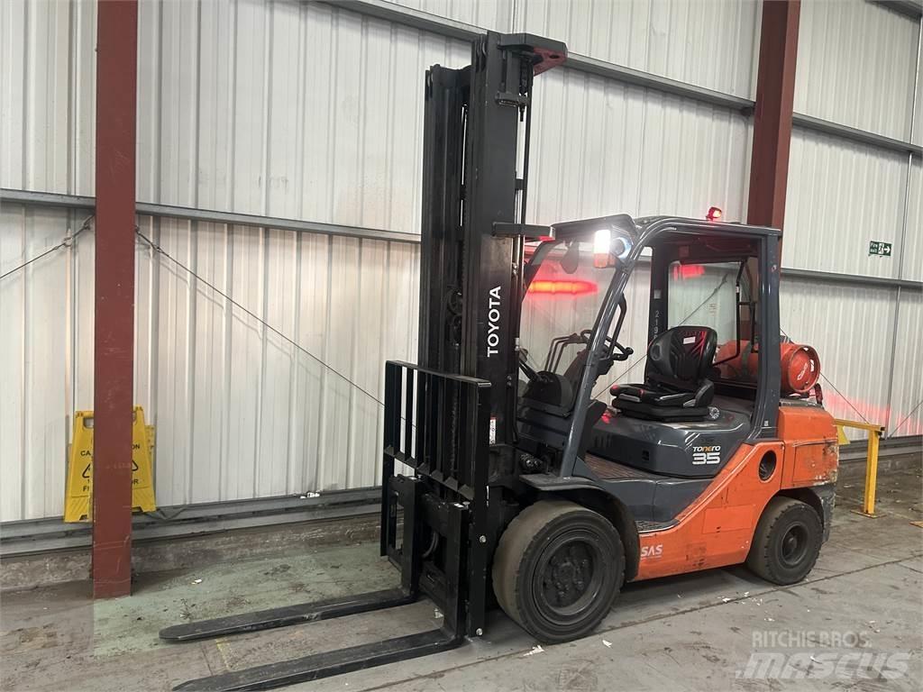 Toyota 02-8FGJF35 Gasstapler