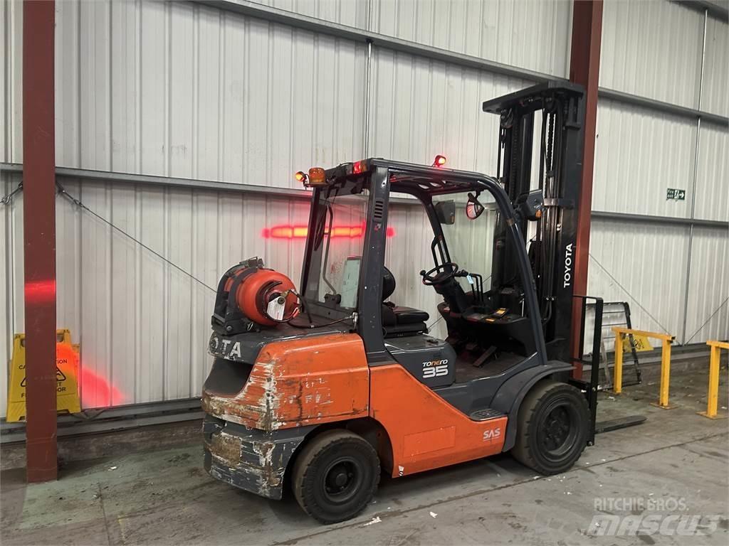 Toyota 02-8FGJF35 Gasstapler