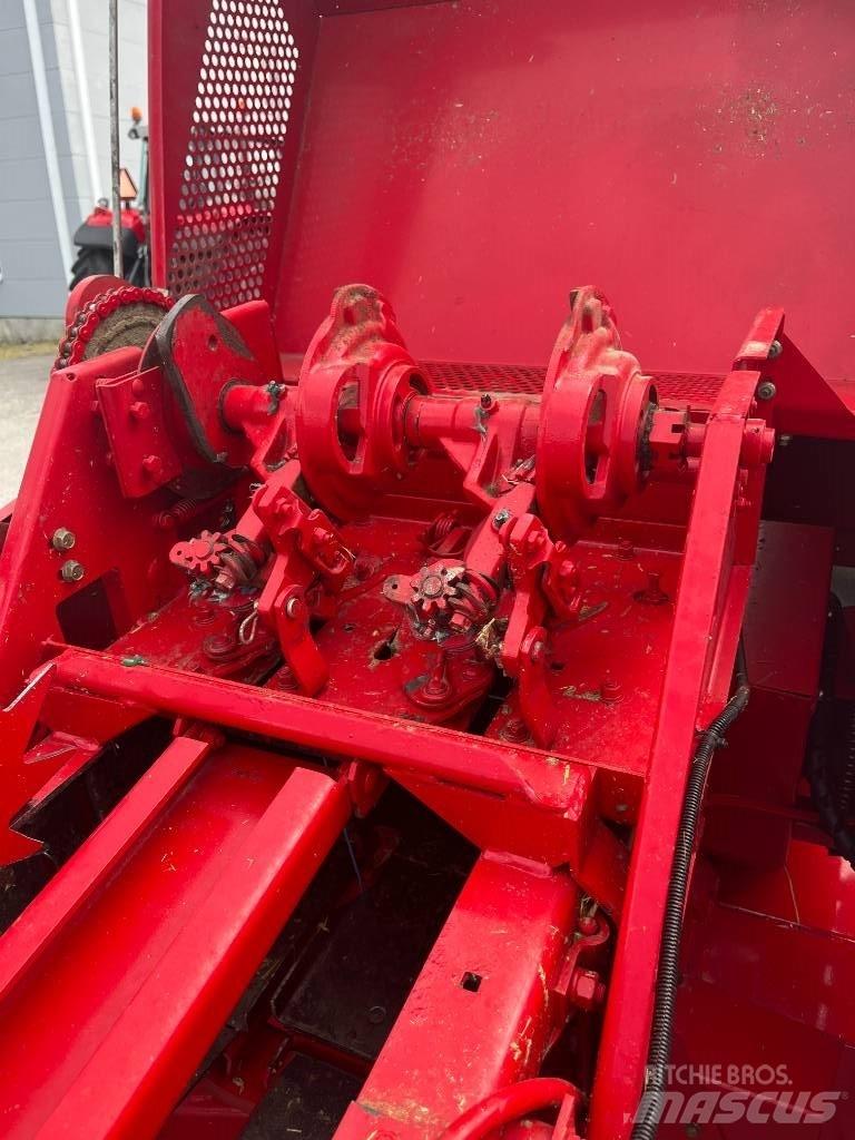 Massey Ferguson 1839 Quaderpressen