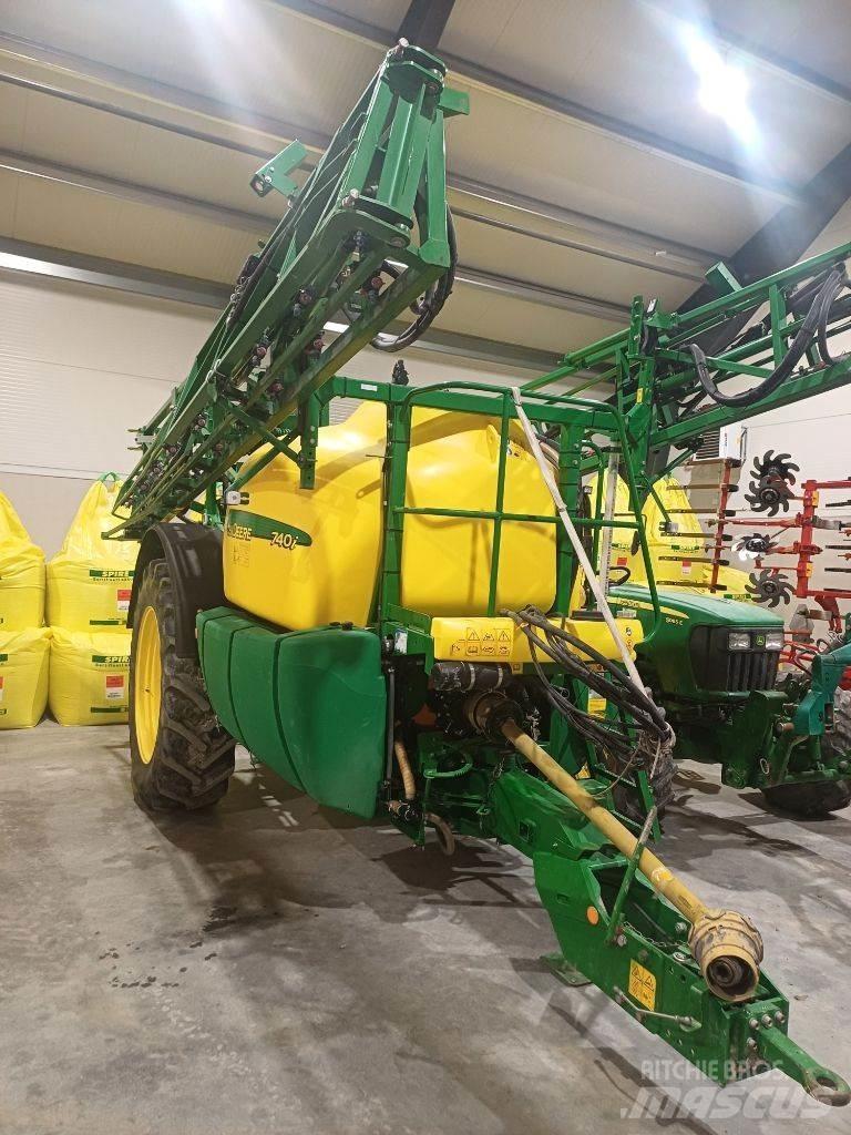 John Deere 740 i Anhängespritzen