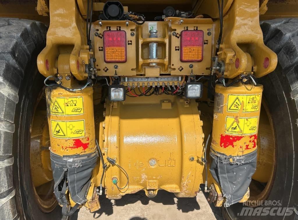 CAT 770 G Dumper - Knickgelenk