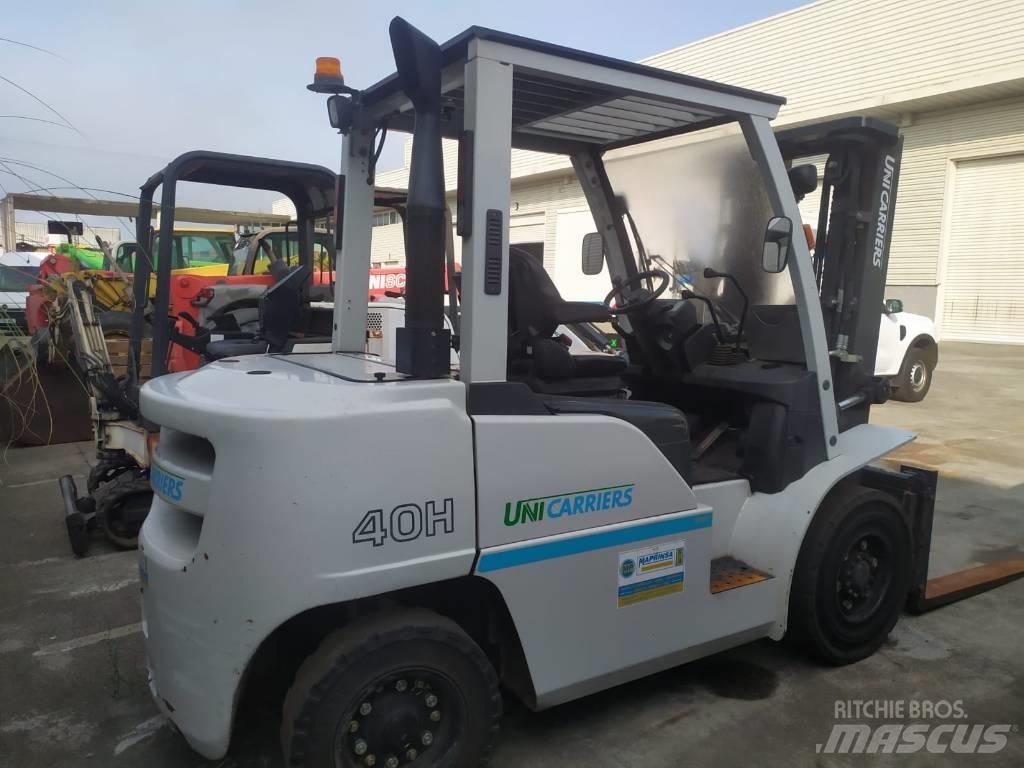 UniCarriers D1F4A40Q Seitenstapler